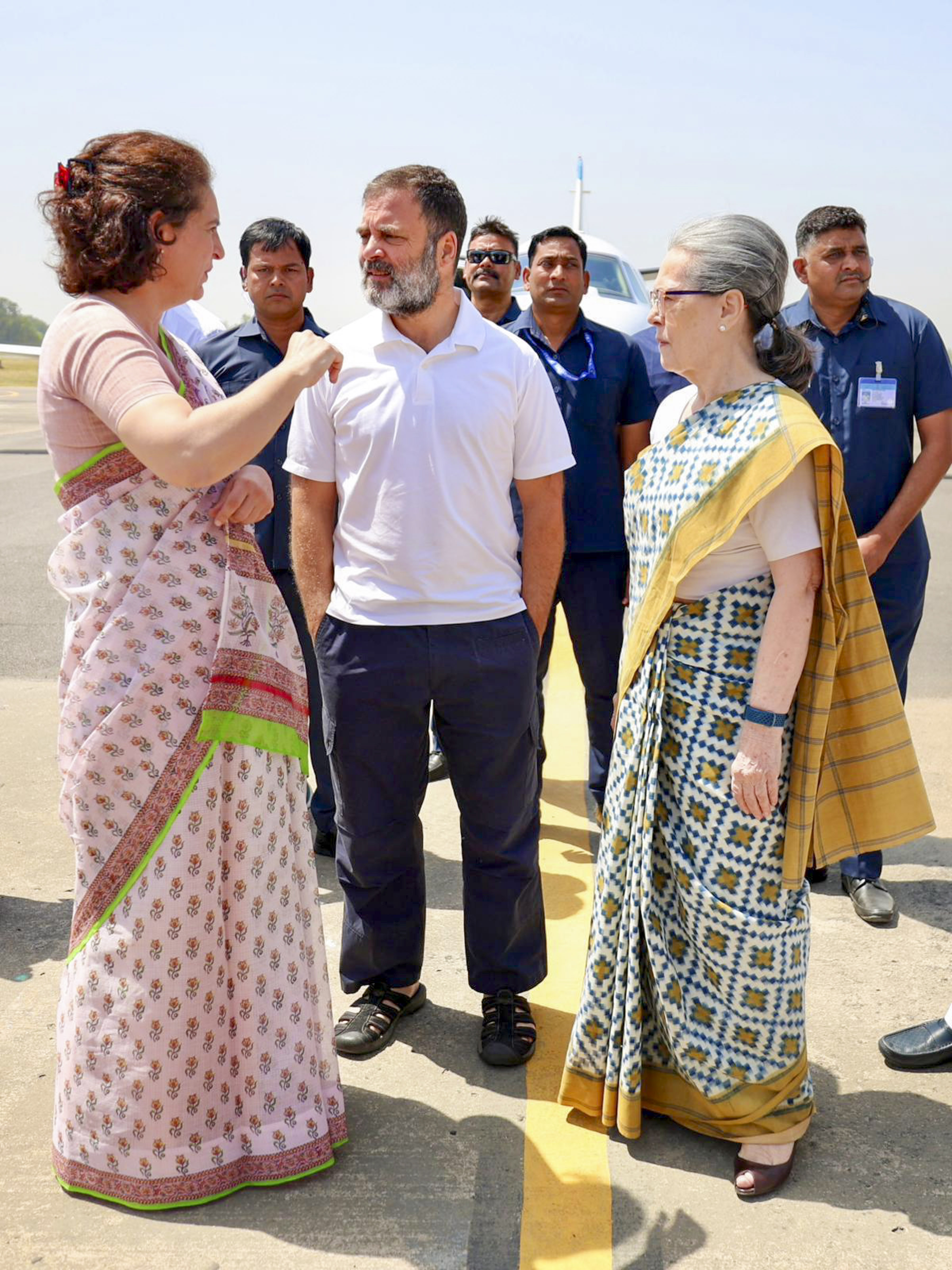 https://salarnews.in/public/uploads/images/newsimages/maannewsimage03052024_133532_rahul gandhi.jpg